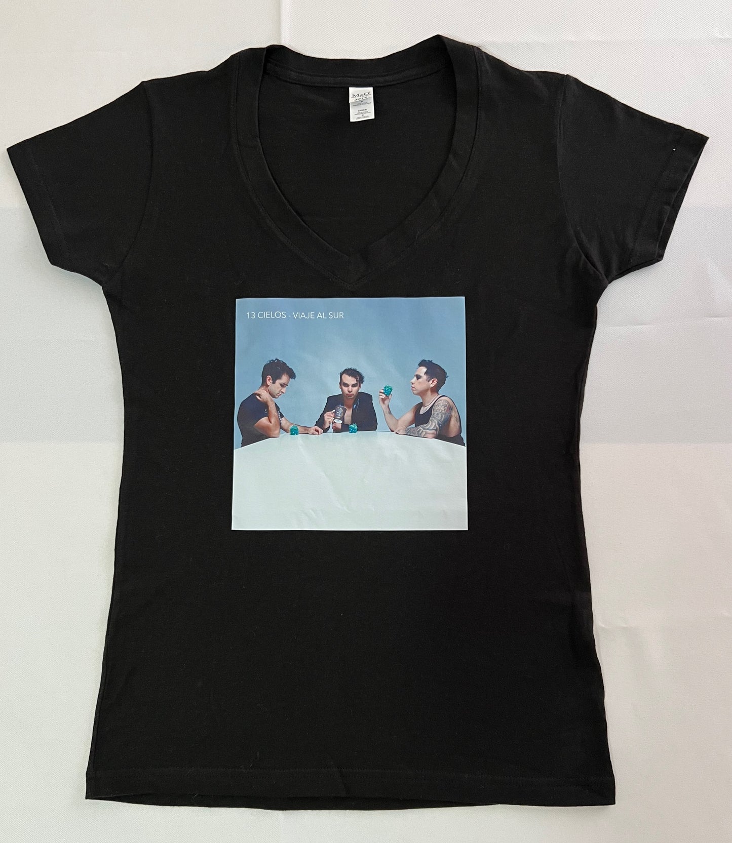 Playera Cuello V - 13 Cielos - Viaje al Sur