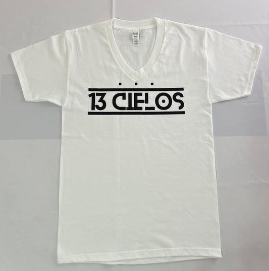 Playera Cuello V - 13 Cielos - Logo